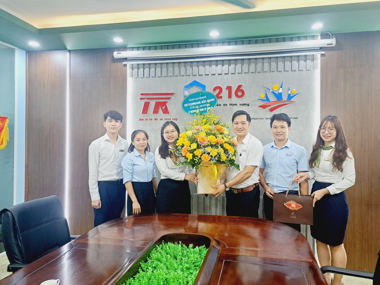 Kỷ niệm 13 năm ngày thành lập công ty CP xây lắp và thương mại 216- 9/9/2009 - 9/9/2022.